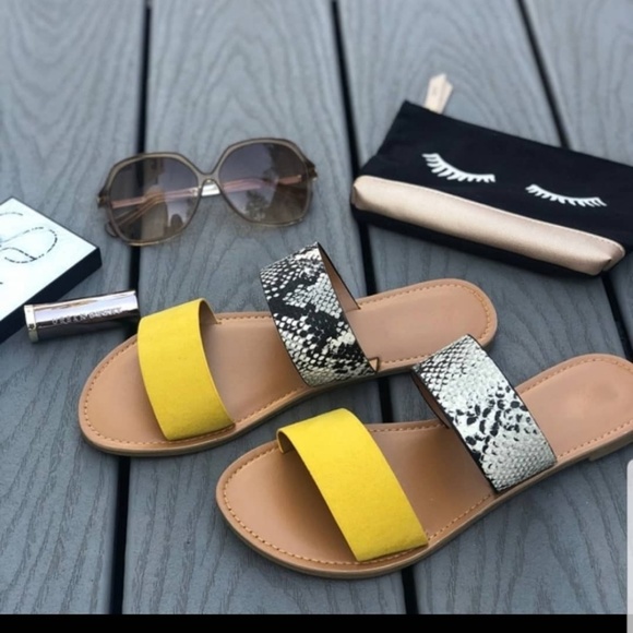 Flat sandles - Picture 2 of 2